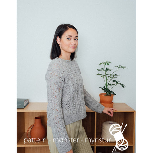 Lysegrå sweater med stukturmønster